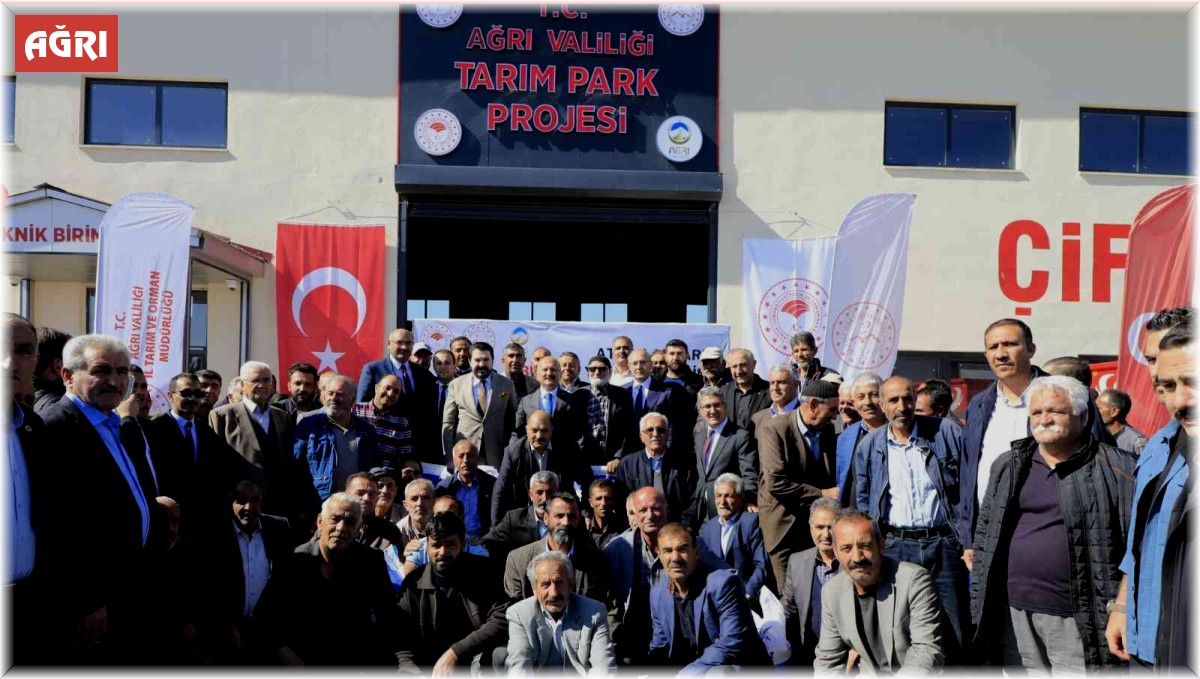 Ağrı'da bin 60 çiftçiye hibeyle buğday tohumu dağıtıldı