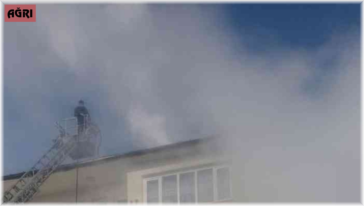 Ağrı'da binada çıkan yangın paniğe neden oldu