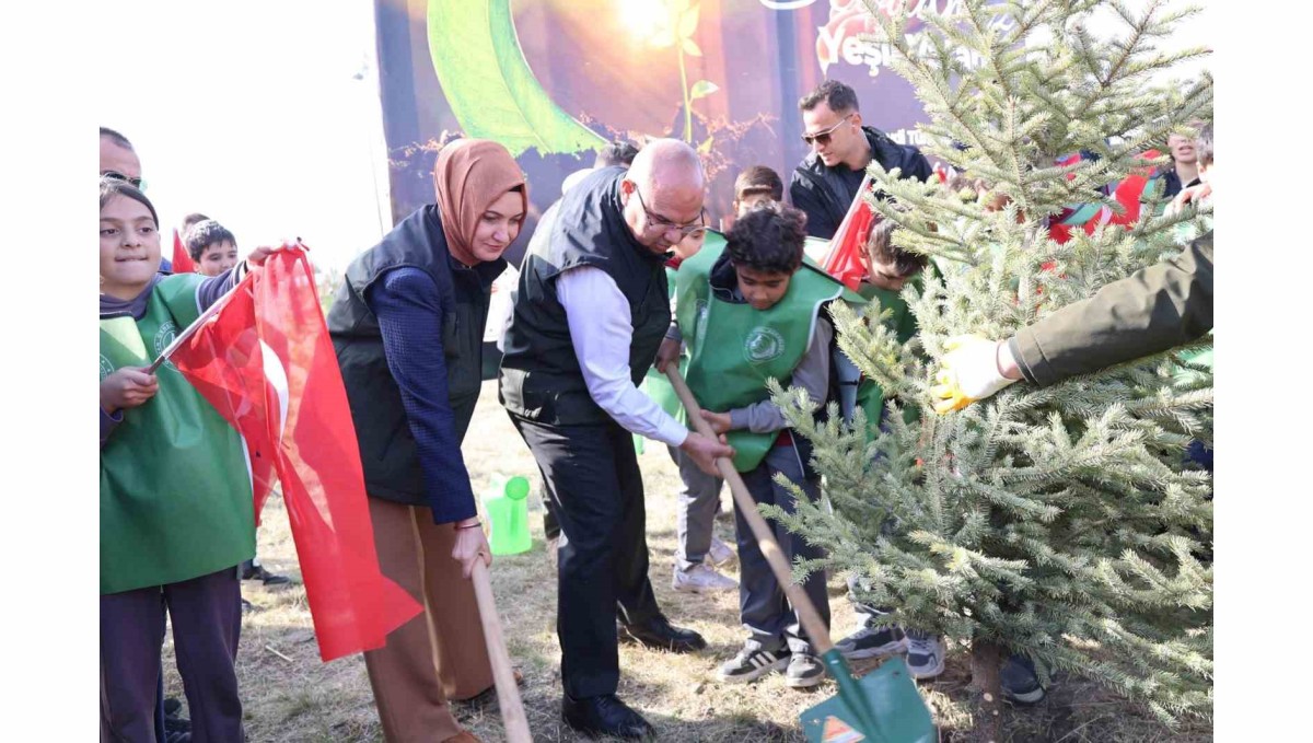 Ağrı'da binlerce fidan toprakla buluştu