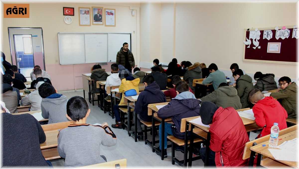 Ağrı'da binlerce kişi Siyer Yarışması'na katıldı