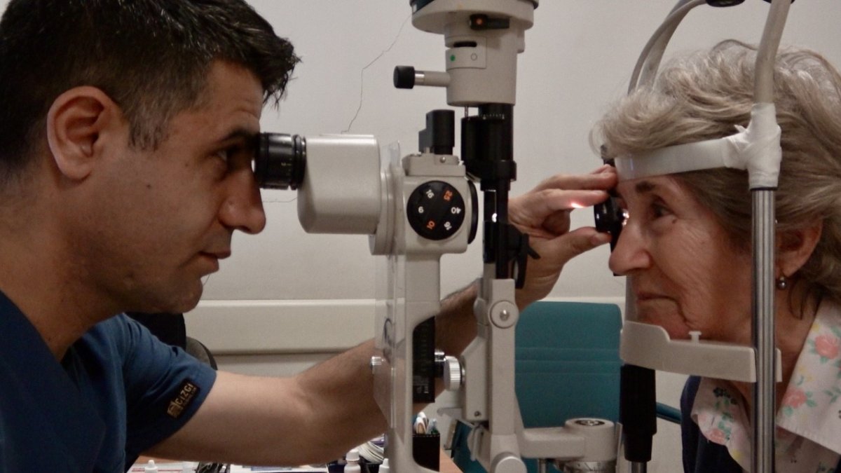 Ağrı'da bir ilk: 78 yaşındaki hastaya "akıllı mercek" ameliyatı başarıyla uygulandı