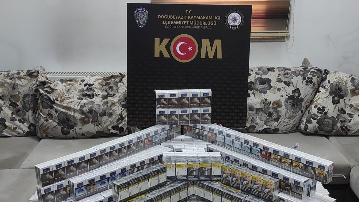 Ağrı'da bir otobüse zulalanmış 4400 paket kaçak sigara ele geçirildi