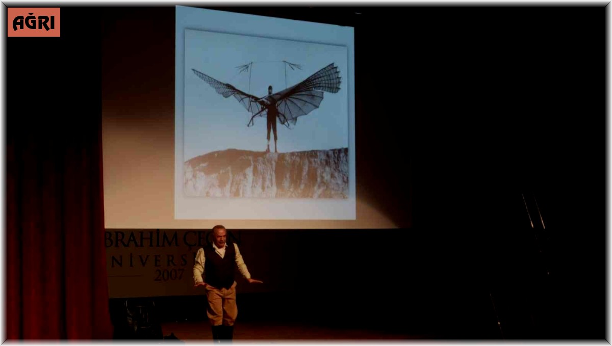 Ağrı'da "Bir Teyyareci Vecihi Hürkuş" tiyatro oyunu sergilendi