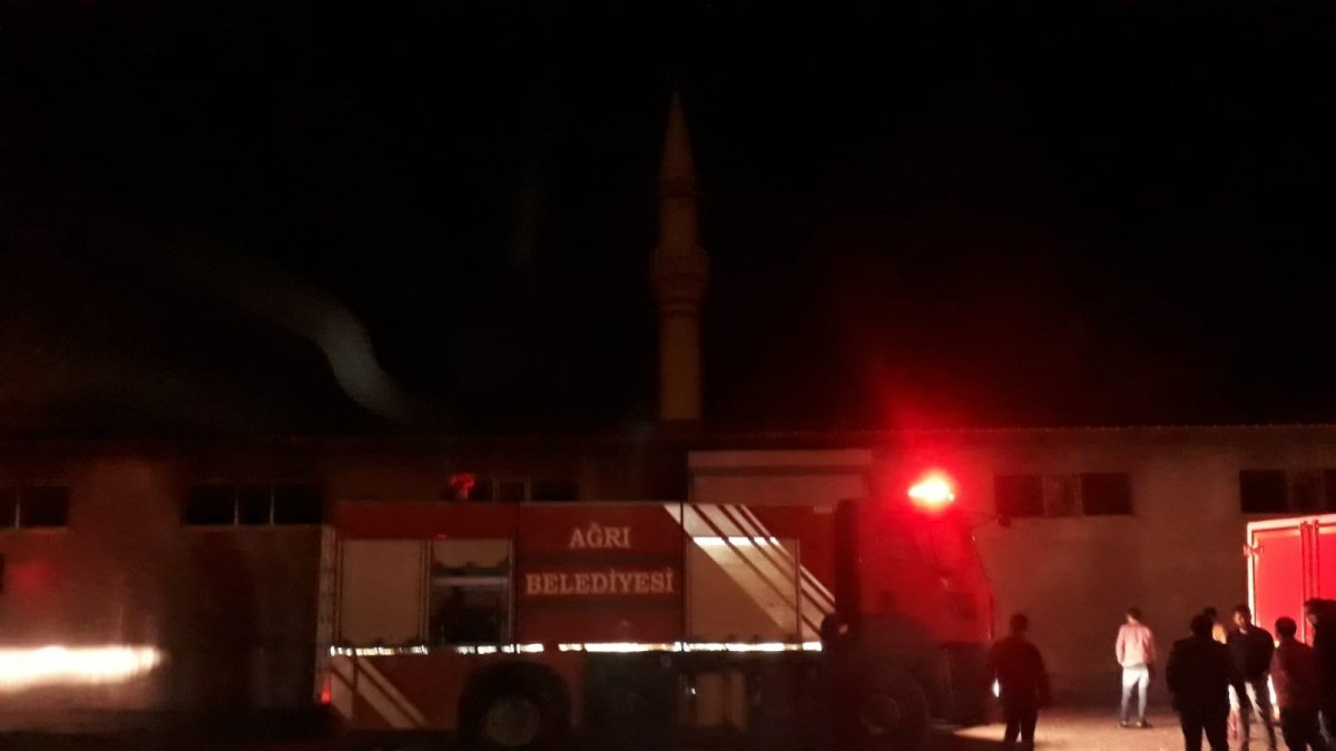 Ağrı'da çıkan yangın söndürüldü