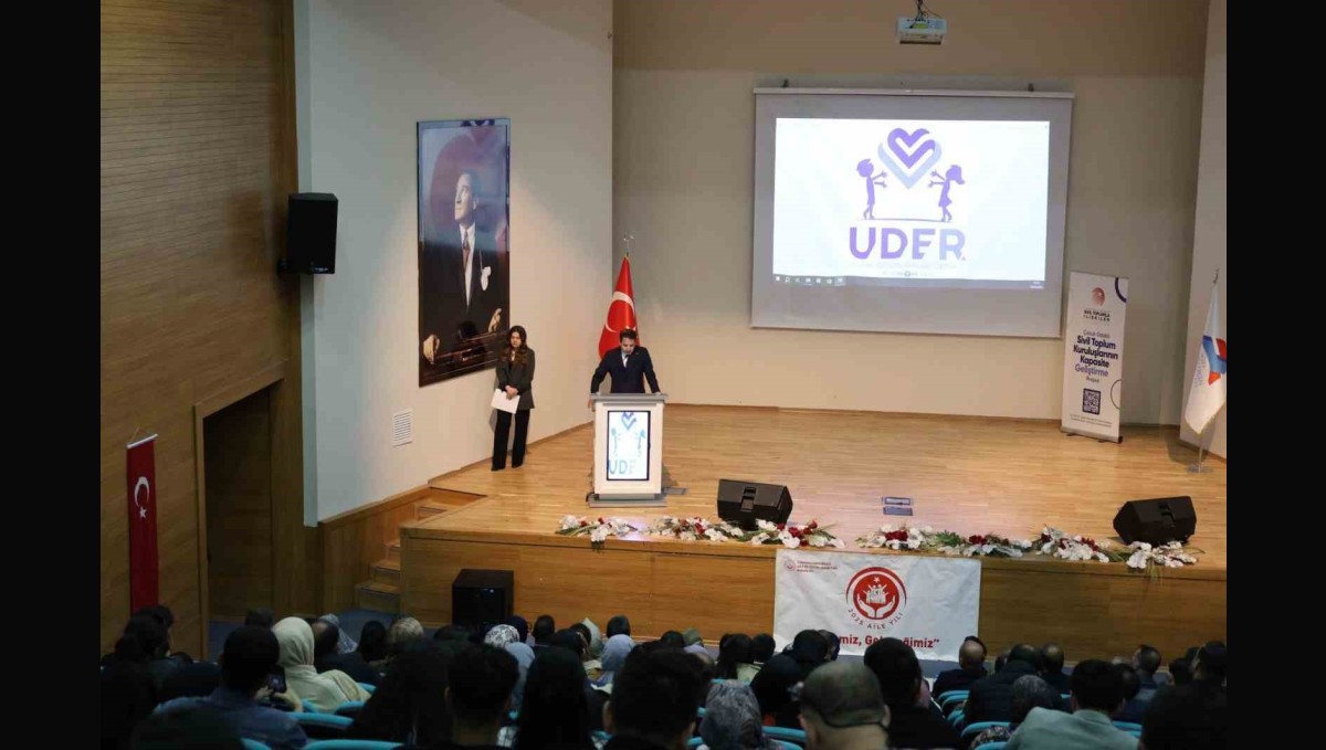 Ağrı'da "Çocuk Odaklı Sivil Toplum" konferansı