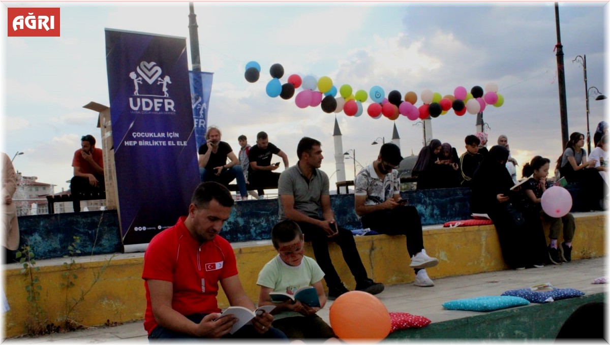 Ağrı'da çocuklar Kitap Okuma Günü'nü kutladı