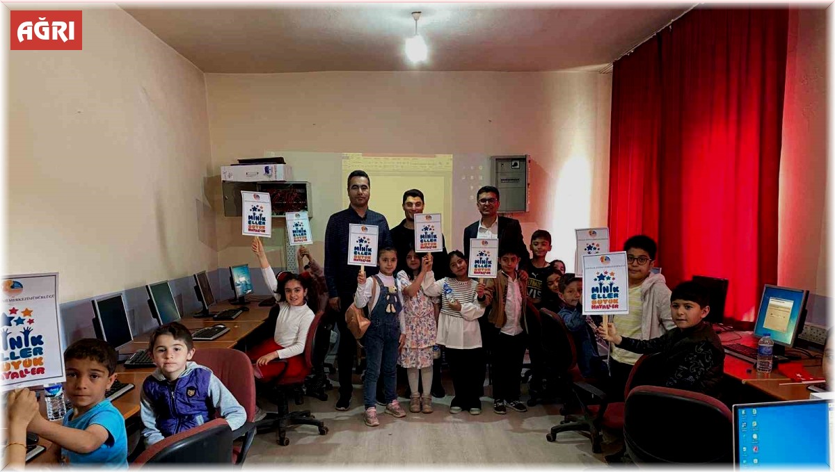 Ağrı'da çocuklar "Minik Eller, Büyük Hayaller" ile el sanatlarına uzanıyor