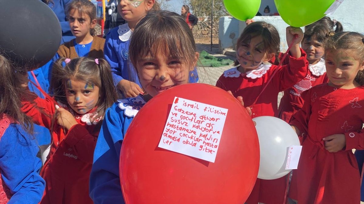 Ağrı'da çocukların hayali Gazze'deki arkadaşlarının okula gitmesi