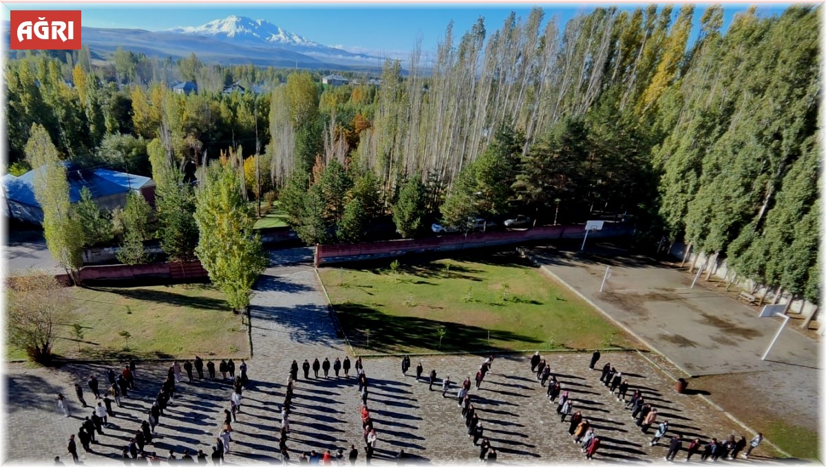 Ağrı'da Cumhuriyet'in 100. yılına özel koreografi