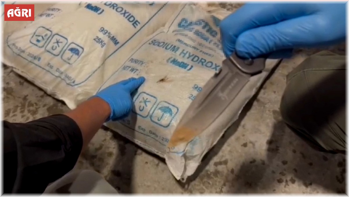 Ağrı'da çuvallar içerisinde 240 kilo uyuşturucu yakalandı