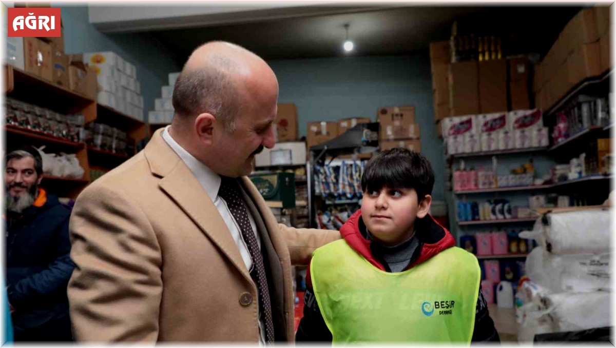 Ağrı'da deprem bölgesine yardımlar hız kesmeden devam ediyor