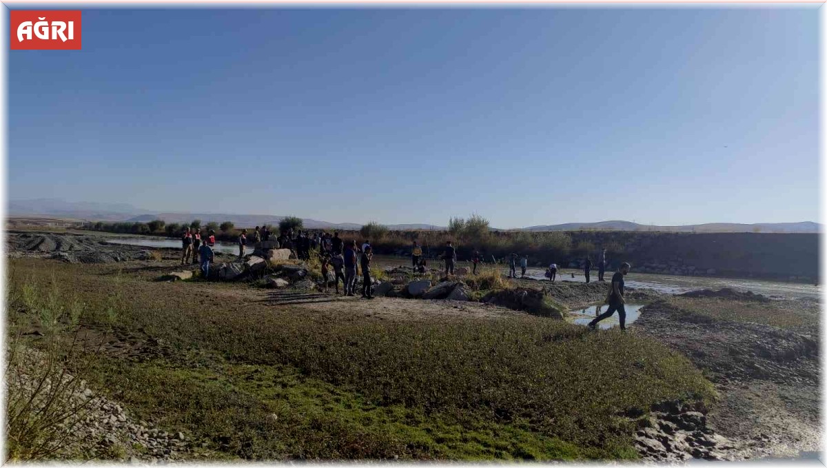Ağrı'da dereye giren kardeşlerin cansız bedenine ulaşıldı
