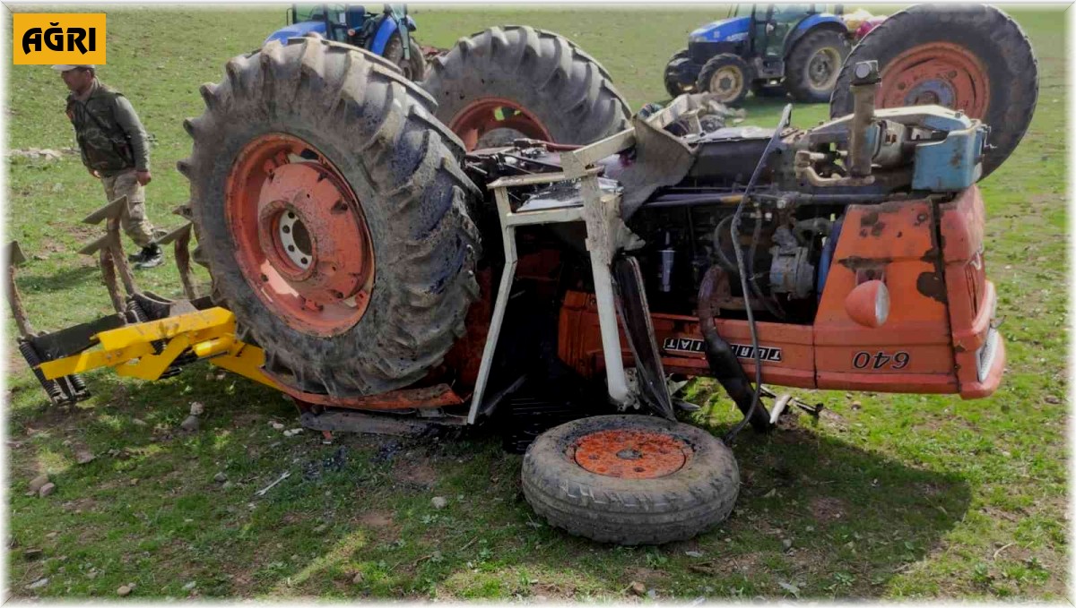 Ağrı'da devrilen traktörün altında kalan yaşlı adam hayatını kaybetti
