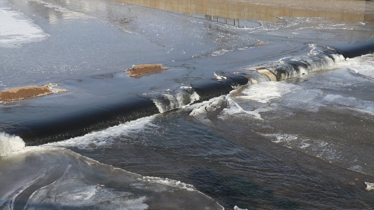 Ağrı'da dondurucu soğuklar etkili oluyor