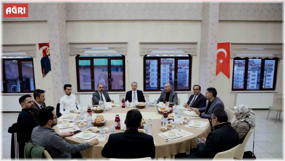 Ağrı'da eğitimciler iftar sofrasında buluştu