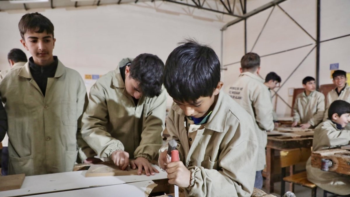 Ağrı'da fabrikaya dönüşen meslek liseleri, 53 milyonluk ciroya ulaştı