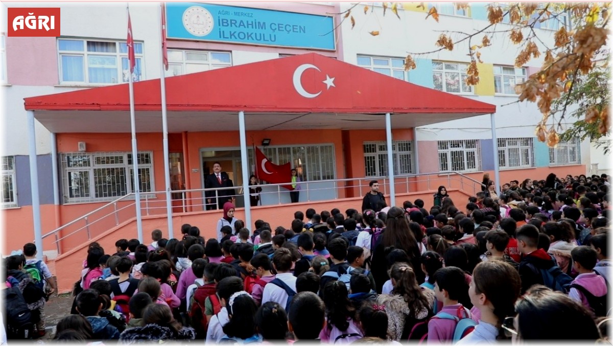 Ağrı'da Filistin için bayrak töreni ve saygı duruşu