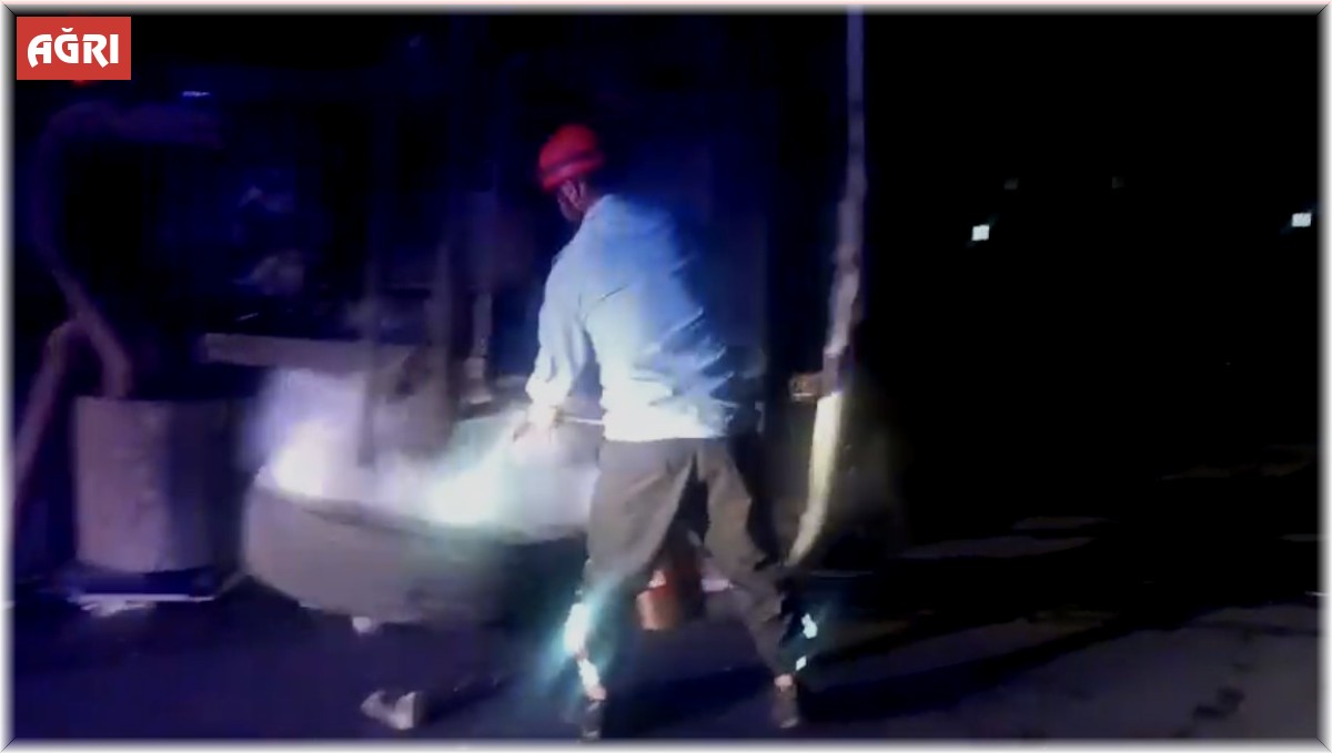 Ağrı'da freni patlayan tır devrildi