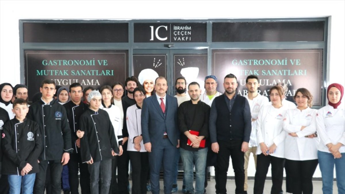 Ağrı'da gastronomi öğrencileri deneyimli şeflerle aynı mutfağa girdi