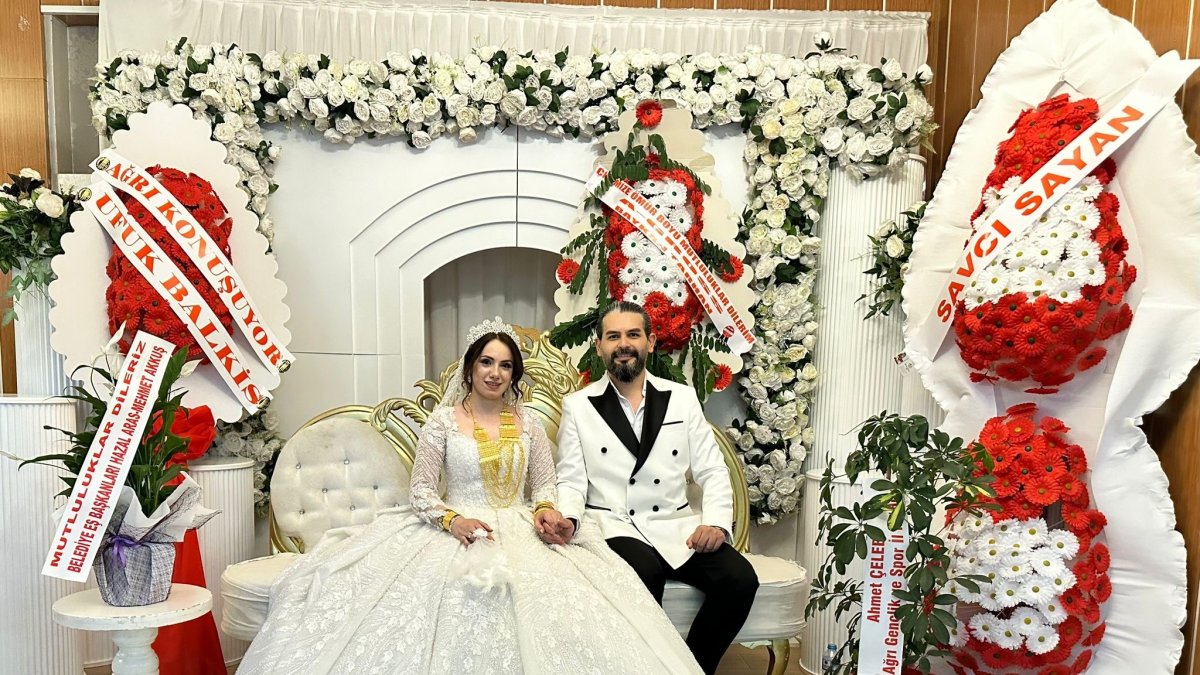 Ağrı'da gazeteci Gürkan Güneş, Yurda Nur Aslankılıç ile evlendi