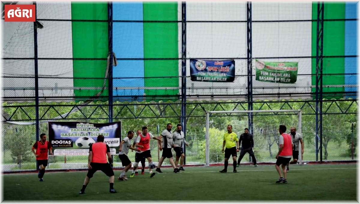 Ağrı'da 'Geleneksel Öğretmenler Arası Futbol Turnuvası'