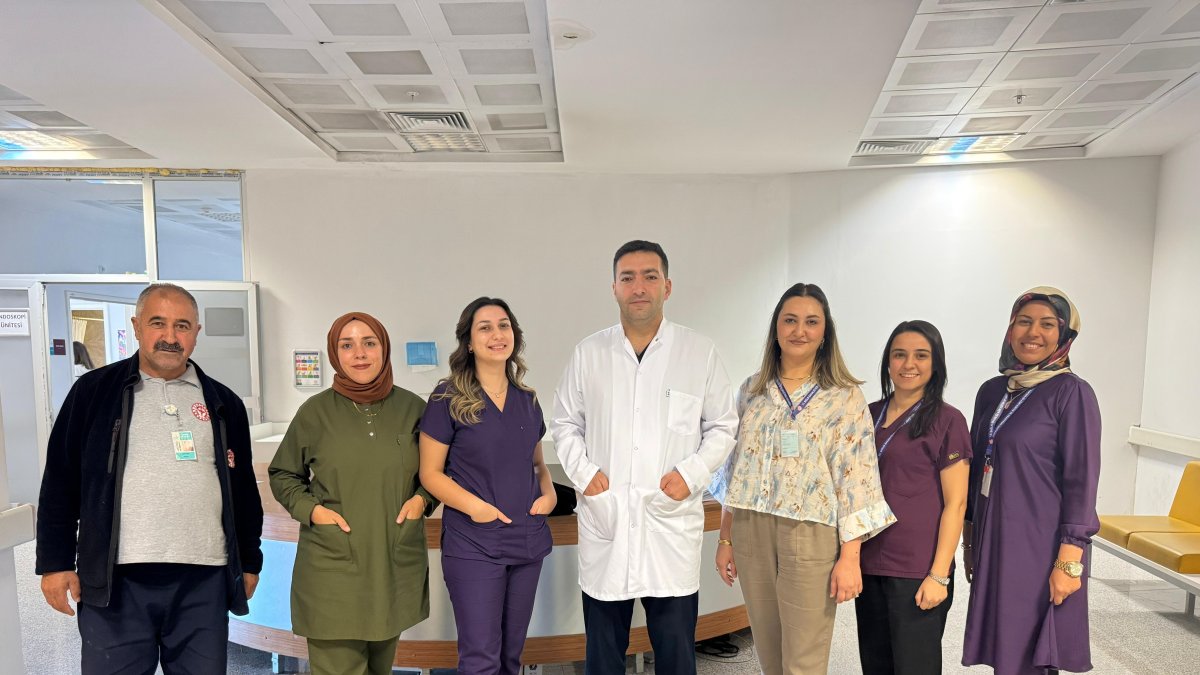 Ağrı'da genç kadının midesinden endoskopiyle iki kalem çıkarıldı