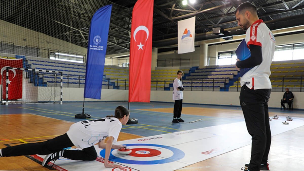 Ağrı'da Gerçekleştirilen Floor Curling Grup Müsabakaları Tamamlandı