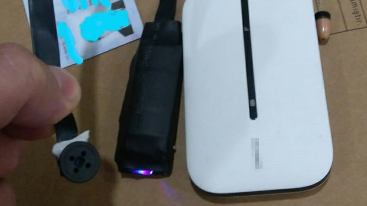 Ağrı'da gizli kamerayla ehliyet sınavına giren 2 kişi ve bir 'joker' yakalandı