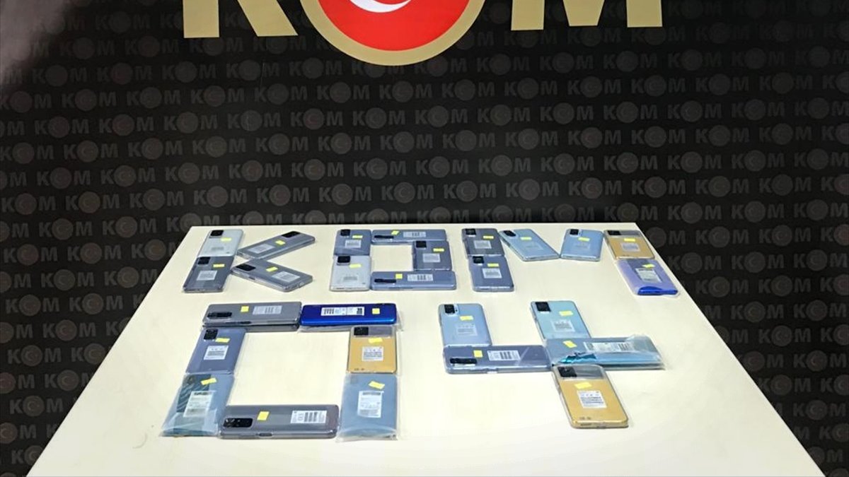 Ağrı'da gümrük kaçağı 41 cep telefonu ele geçirildi