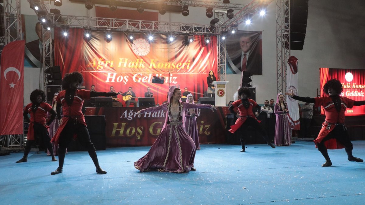 Ağrı'da halk konseri