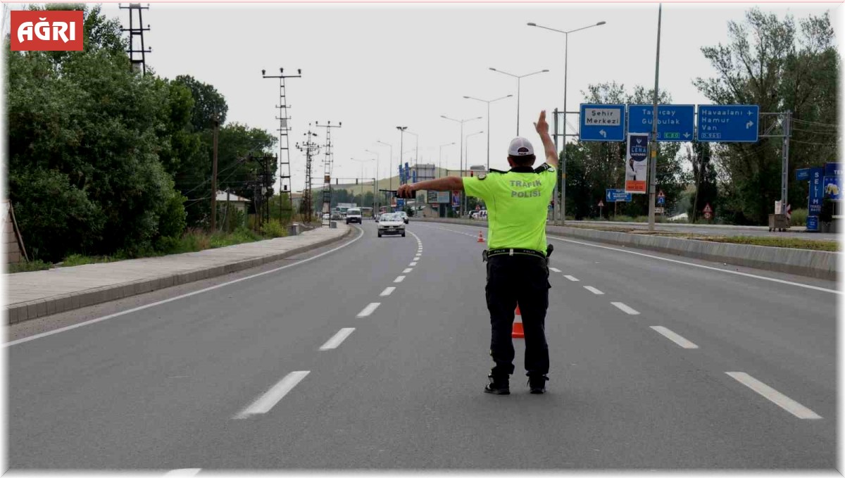 Ağrı'da hava destekli trafik denetimi