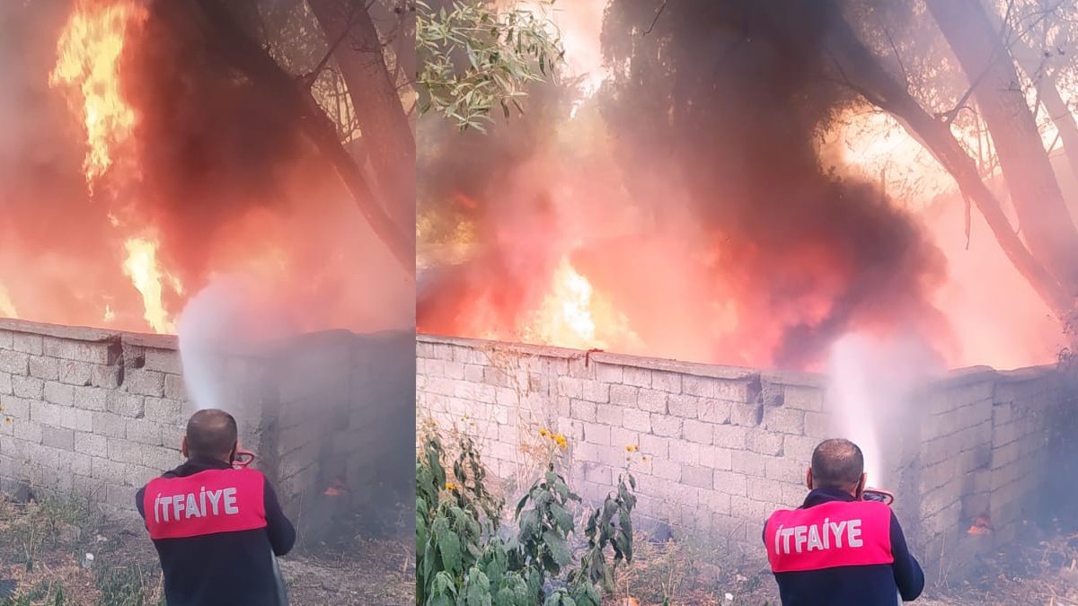 Ağrı'da hurdalık alanda çıkan yangın güçlükle söndürüldü