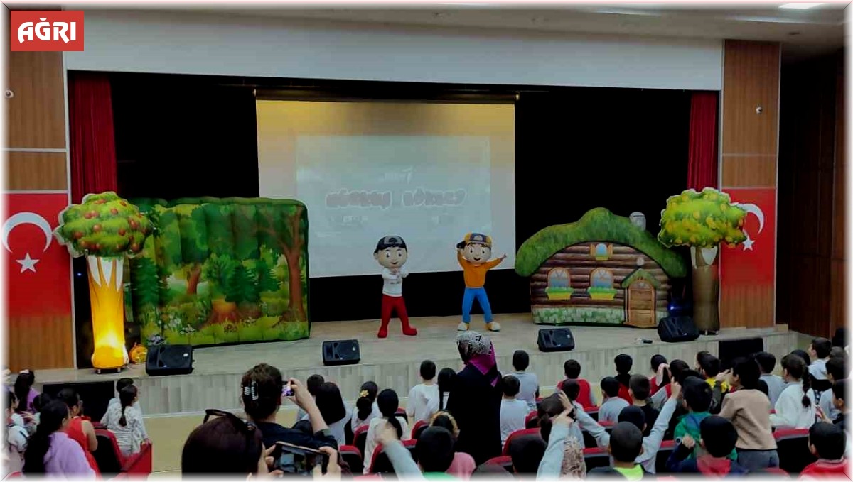 Ağrı'da Hürkuş ve Gökbey müzikal tiyatrosu