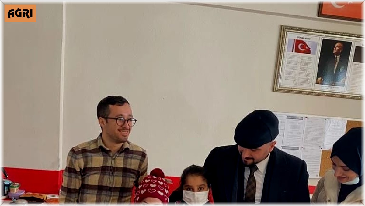 Ağrı'da ihtiyaç sahibi öğrencilere yardım