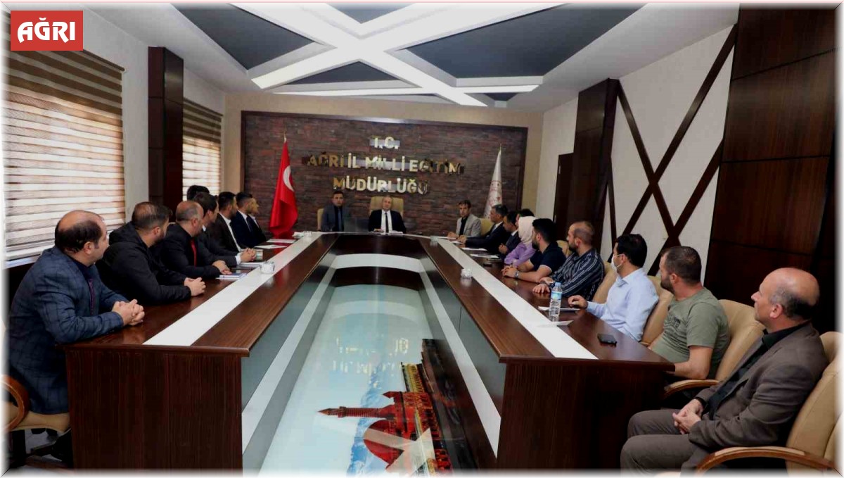 Ağrı'da İmam Hatip okullarının müdürleri, LGS ve YKS'ye hazırlık toplantısı yaptı