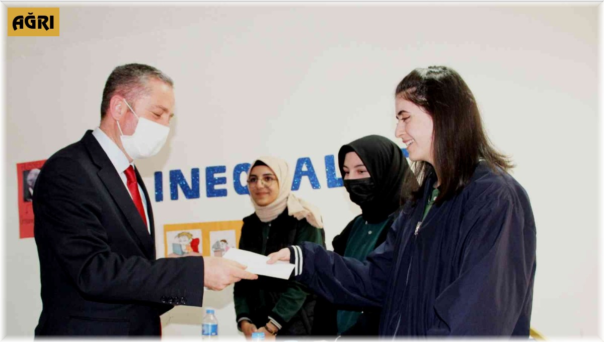 Ağrı'da "İngilizce Münazara" yarışması yapıldı
