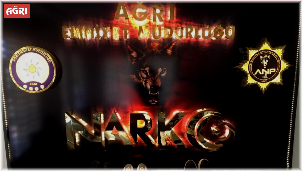 Ağrı'da İran uyruklu şahısların ayakkabılarında esrar ele geçirildi