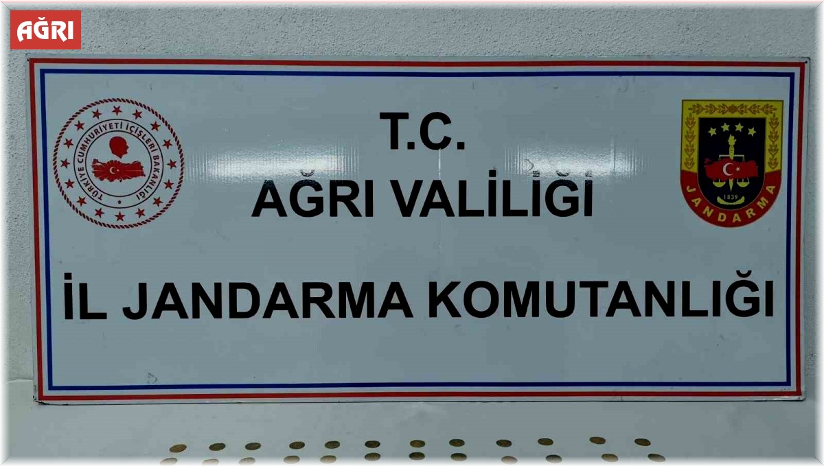 Ağrı'da jandarma ekipleri 71 adet altın sikke ele geçirdi