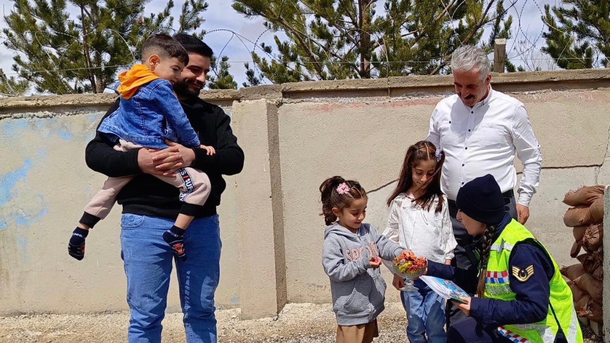 Ağrı'da jandarma "hayatla yarışılmaz" diyerek trafik denetimlerini artırdı