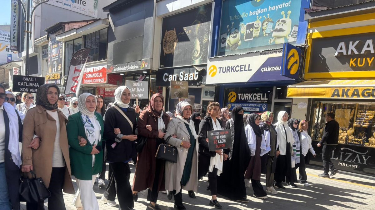 Ağrı'da kadınlar Gazze'ye destek için sessiz zincir oluşturdu