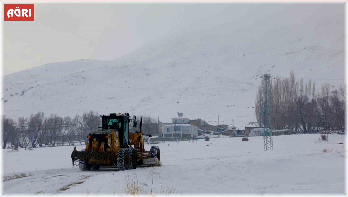 Ağrı'da "Kar Kaplanları" kapanan yollar için seferber oldu