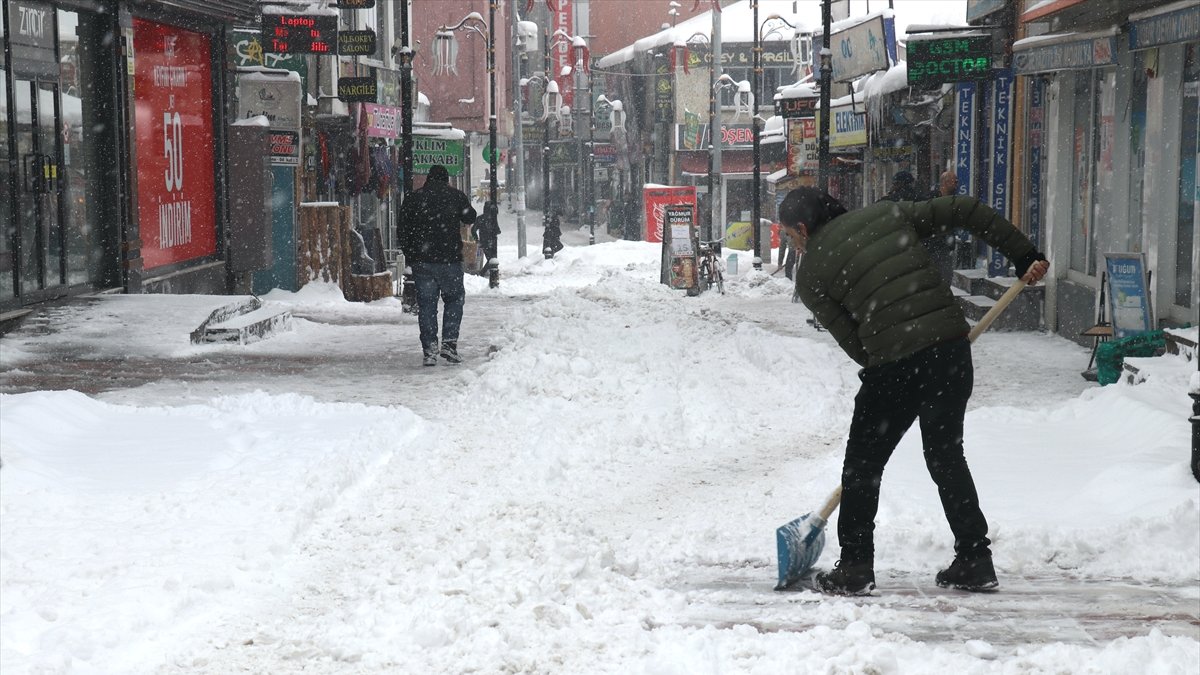 Ağrı'da kar ve soğuk hava etkili oluyor