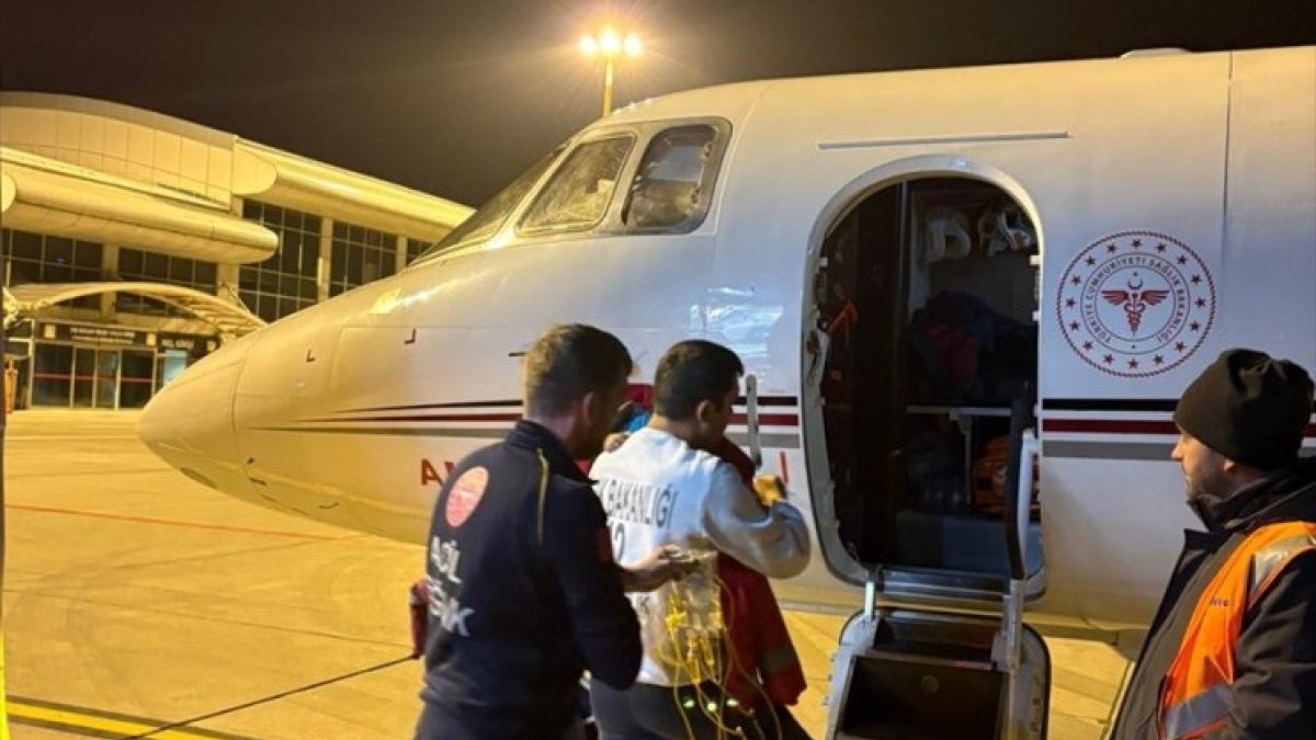 Ağrı'da karaciğer yetmezliği olan bebek ambulans uçakla Ankara'ya nakledildi