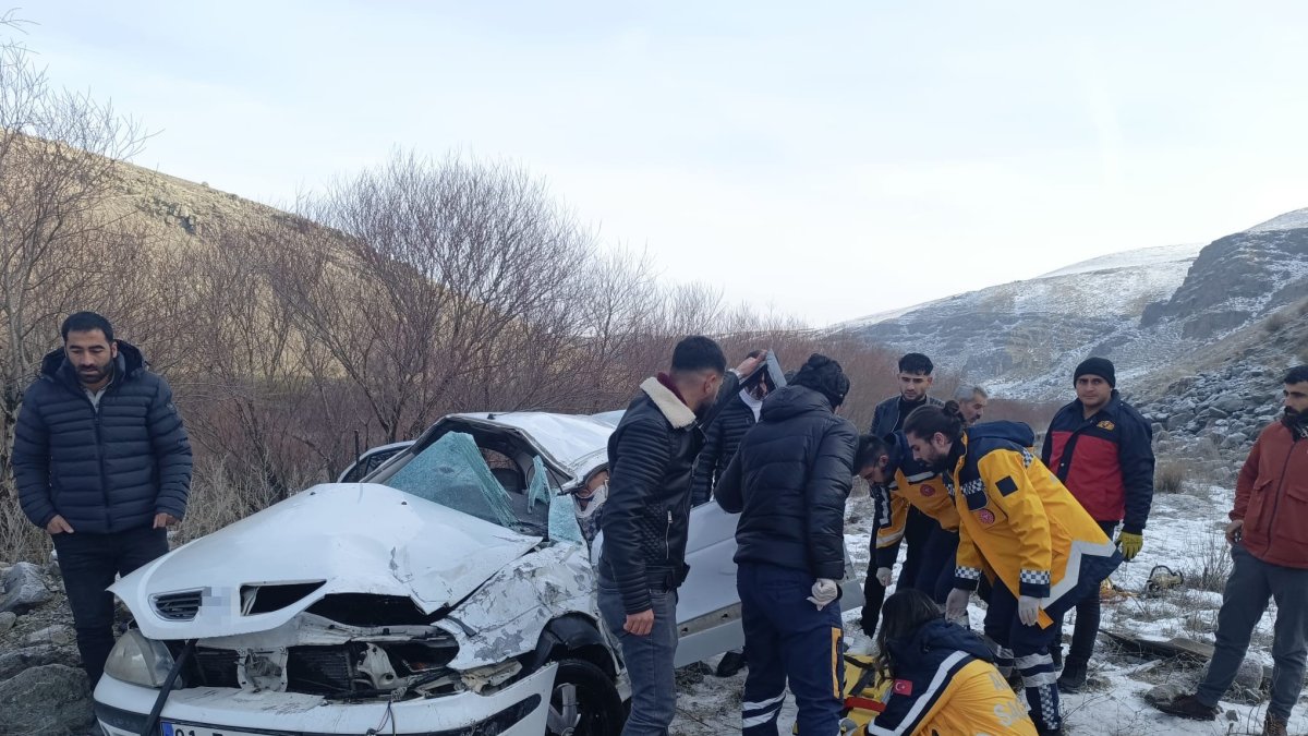 Ağrı'da kaza: 3 yaralı