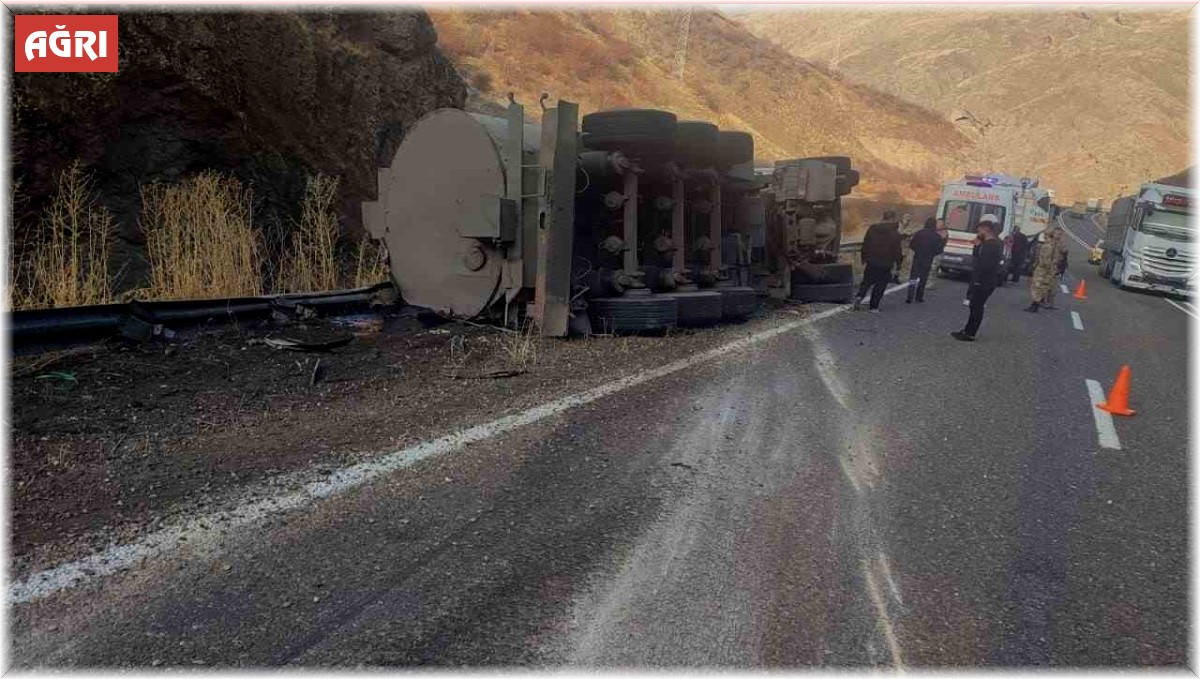 Ağrı'da kaza yapan tanker sürücüsü hayatını kaybetti