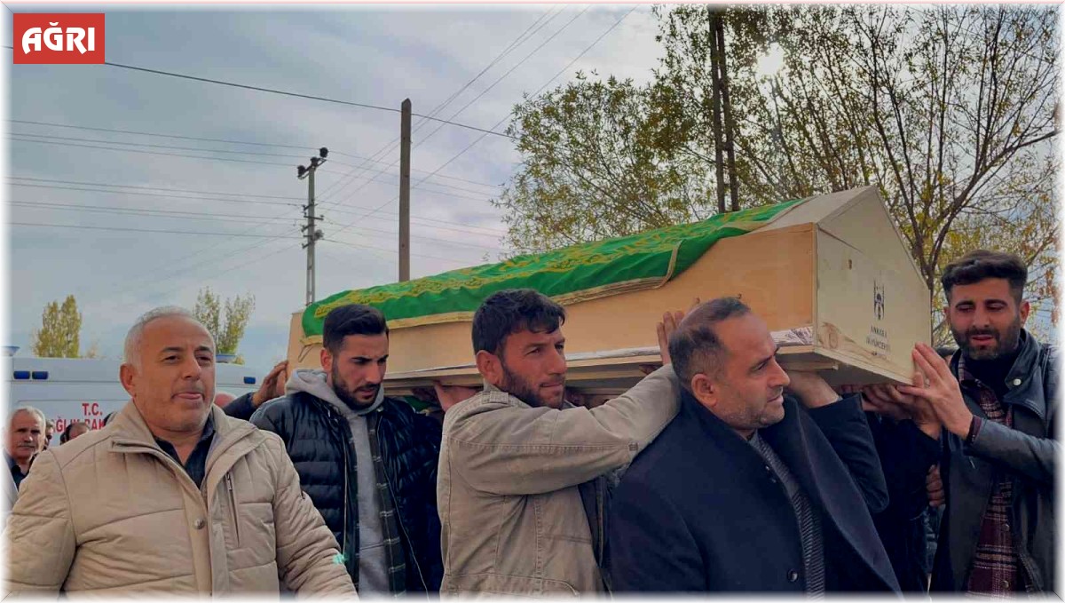 Ağrı'da kazada hayatını kaybeden 16 yaşındaki kız son yolculuğuna uğurlandı