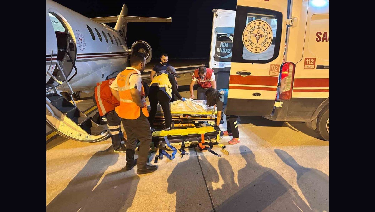 Ağrı'da kazada yaralanan çocuk ambulans uçakla Ankara'ya sevk edildi