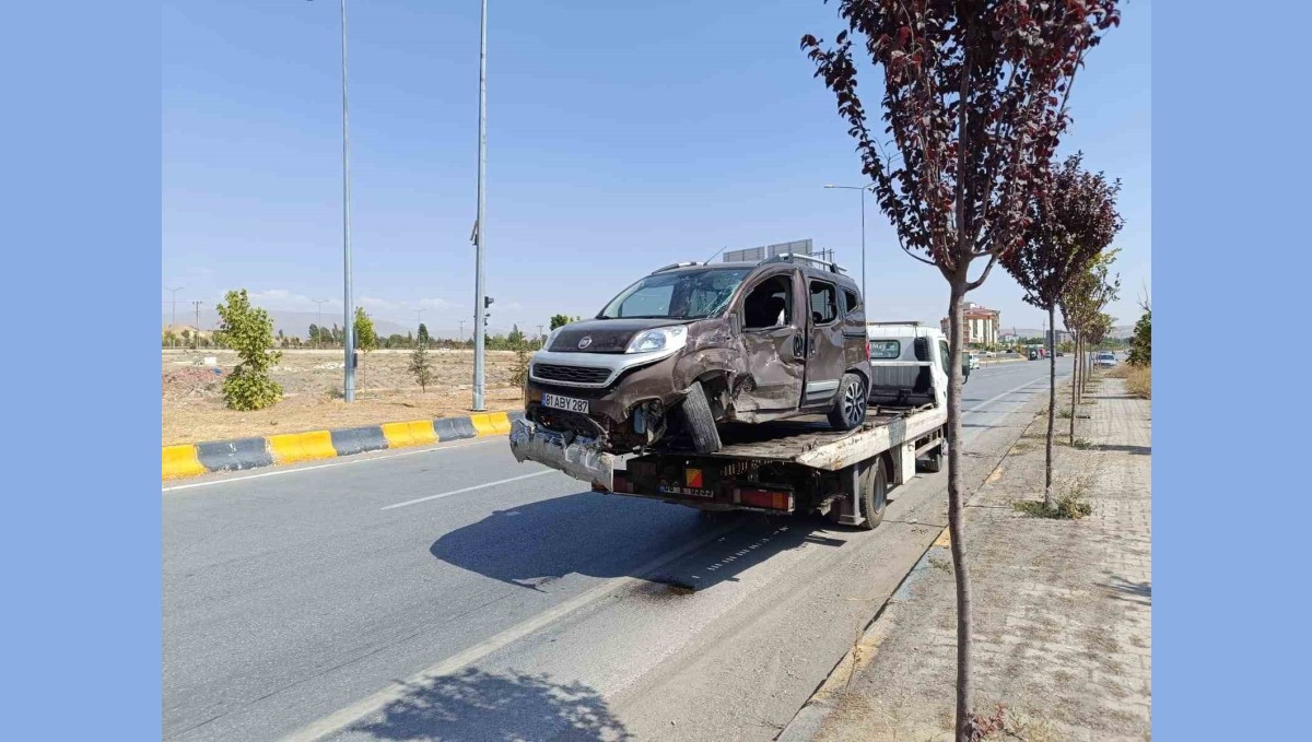 Ağrı'da kırmızı ışık ihlali kazaya yol açtı: 8 yaralı