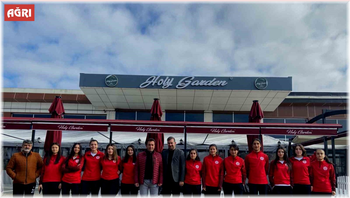 Ağrı'da kız futbol takımına destek