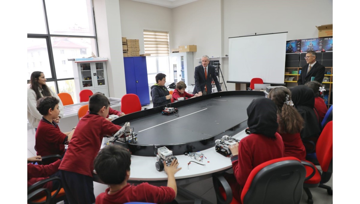 Ağrı'da "KodlAğrı" projesi ile 125 bin öğrenci teknoloji eğitimi alıyor